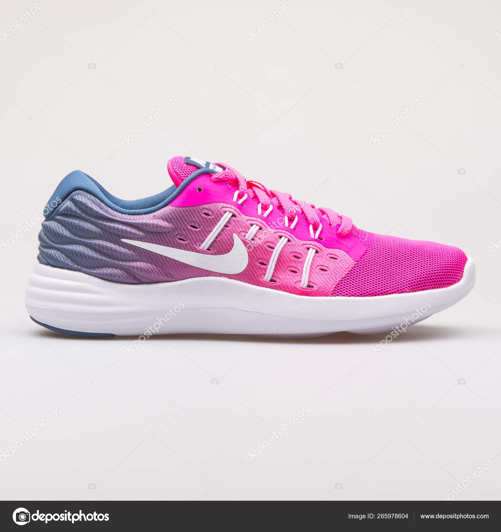 Nike Lunarstelos pink and blue sneaker – Stock Editorial Photo xMarshallfilms #265978604