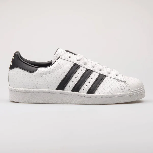 Adidas Superstar anos 80 tênis branco vintage — Fotografia de Stock