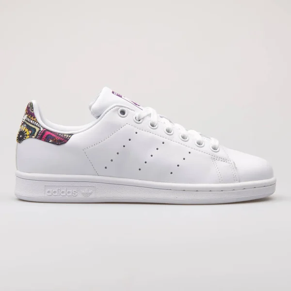 Adidas Stan Smith tênis branco — Fotografia de Stock