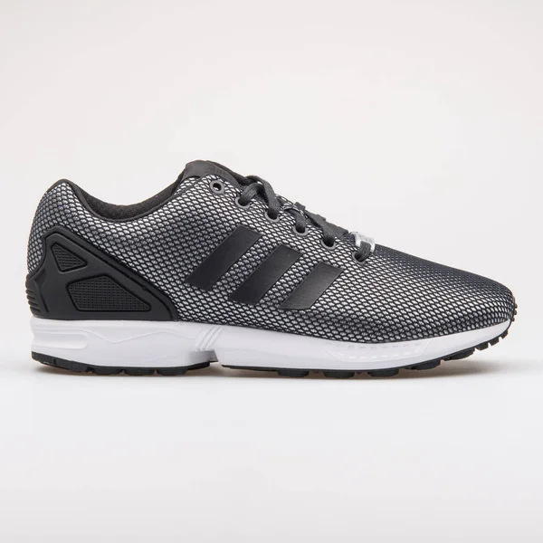 Adidas ZX флюс чорно-сірий тапки — стокове фото