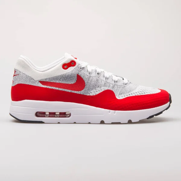 Nike Air Max 1 Ultra Φλάπλεκτο λευκό και κόκκινο αθλητικό — Φωτογραφία Αρχείου