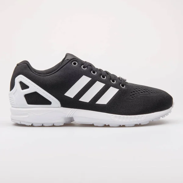 Adidas ZX Fluxo EM tênis preto e branco — Fotografia de Stock