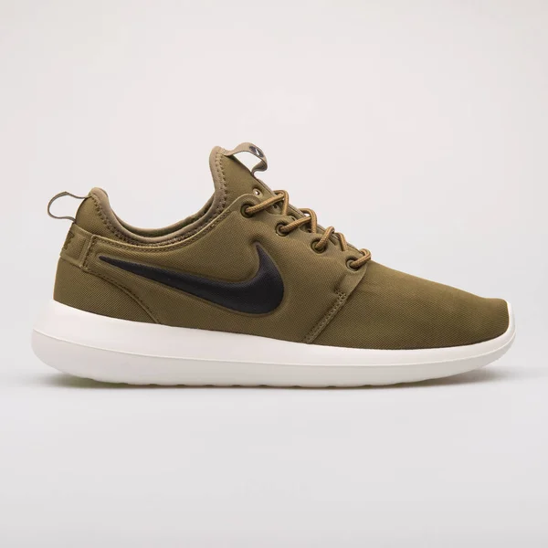 Nike Roshe Two green sneaker — Stock Photo, Image