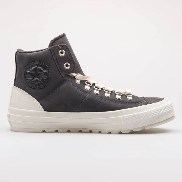 Converse Chuck Taylor All Star Street Hiker hög svart sneaker — Stockfoto