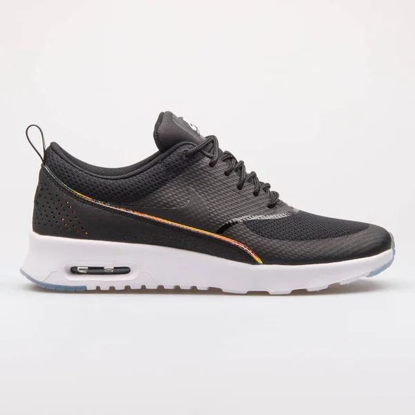 Nike Air Max Thea Premium zwarte sneaker — Stockfoto