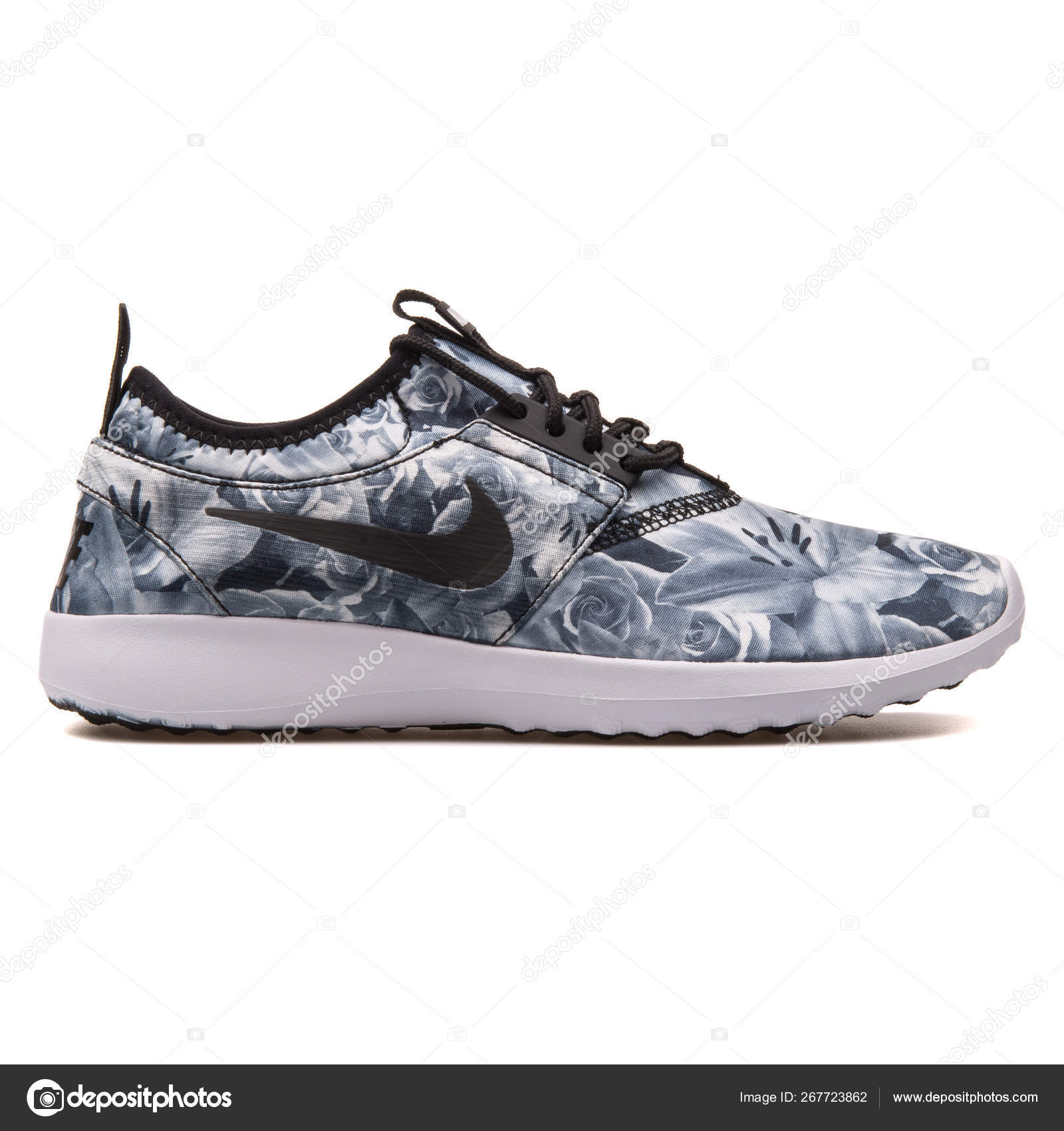 Nike Juvenate Flo Print tênis preto e branco — Fotografia de Stock Editorial © xMarshallfilms #267723862