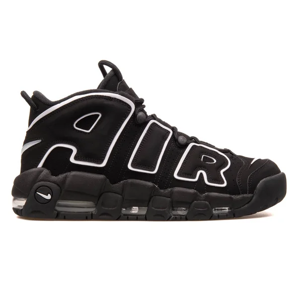 Nike Air більш Uptempo чорні кросівки — стокове фото