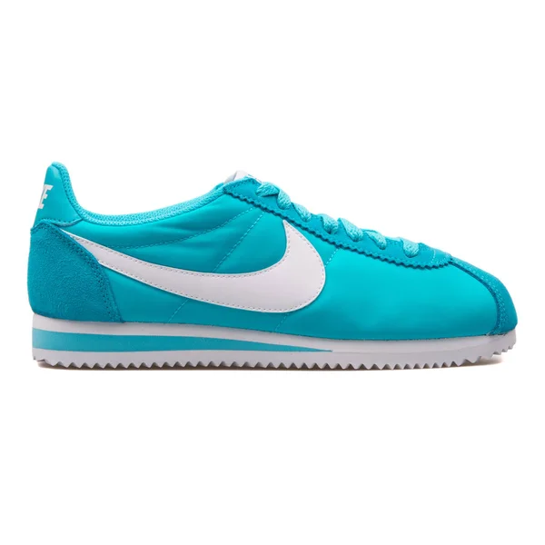 Nike Classic Cortez nylon niebieski i biały Sneaker — Zdjęcie stockowe