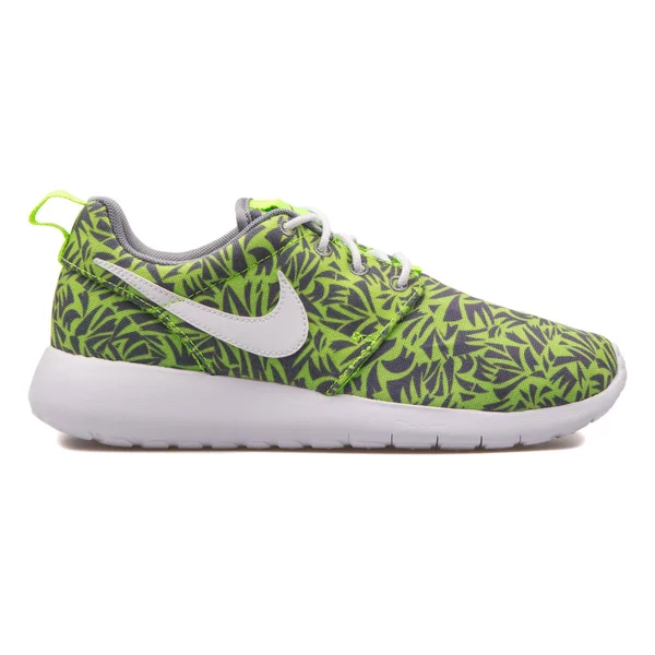 Nike Roshe egy Print zöld és szürke cipő — Stock Fotó