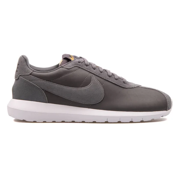 Nike Roshe LD 1000 Premium QS grijs sneaker — Stockfoto