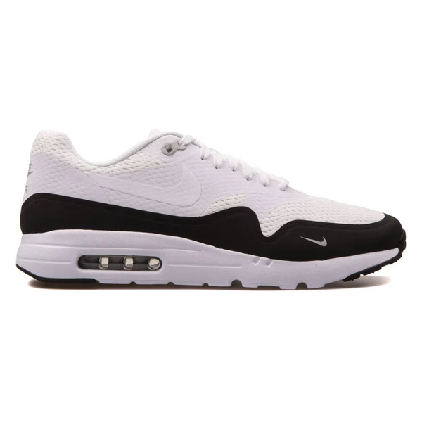 Nike Air Max 1 Ultra Essencial tênis branco e preto — Fotografia de Stock