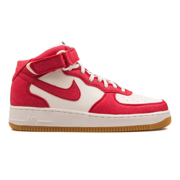 Nike Air Force 1 Mid 07 red and off white sneaker — Stock Photo, Image