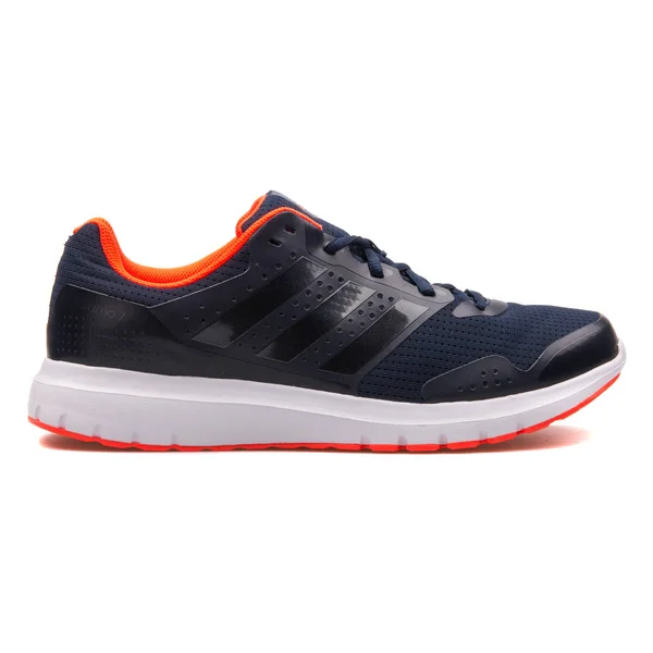 Adidas Duramo 7 donker blauwe en oranje sneaker — Stockfoto