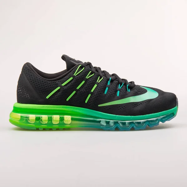 Nike Air Max 2016 fekete és zöld cipő — Stock Fotó