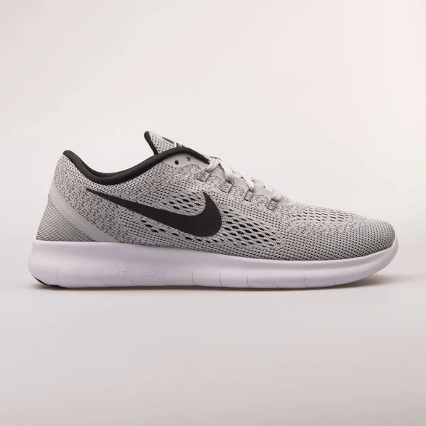 Zapatilla Nike Free RN gris — Foto de Stock