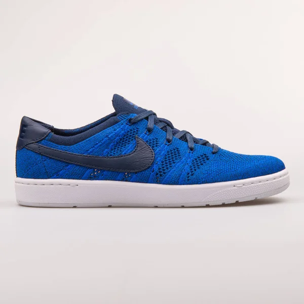 Nike tenisz Classic Ultra Flyknit kék cipő — Stock Fotó