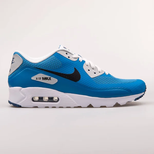 Nike Air Max 90 Ultra Essential niebieski i biały Sneaker — Zdjęcie stockowe