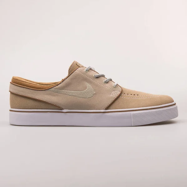 Nike Zoom Stefan Janoski OG beige sneaker — Stock Photo, Image