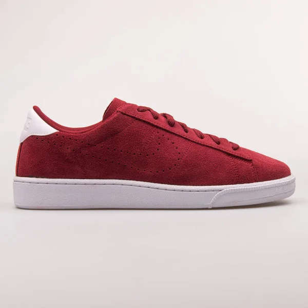 Nike Tennis clássico CS Suede tênis vermelho — Fotografia de Stock