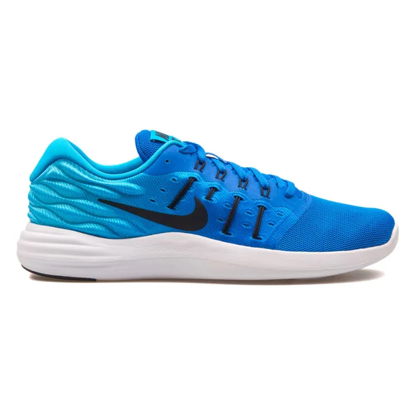 Nike Lunarst'єлос синій і білий кросівки — стокове фото