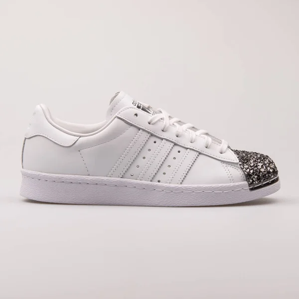 Adidas Superstar anos 80 Metal Toe tênis branco — Fotografia de Stock