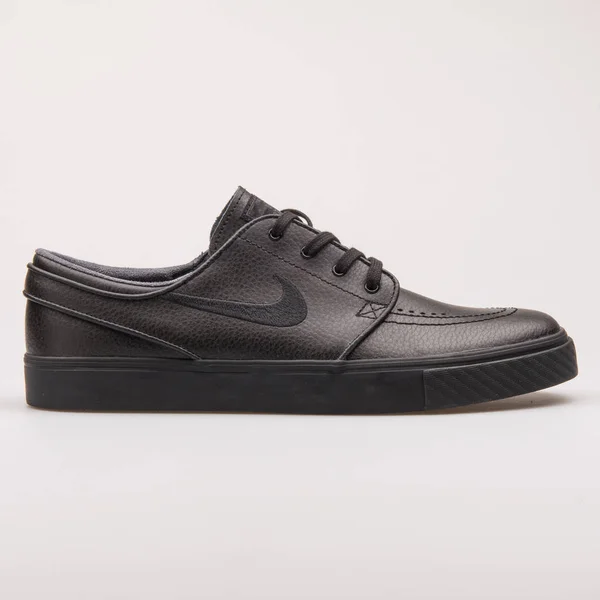 Nike Zoom Stefan Janoski Leather black sneaker — Stock Photo, Image