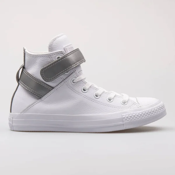 Converse Chuck Taylor All Star Brea fényvisszaverő magas fehér sneake — Stock Fotó