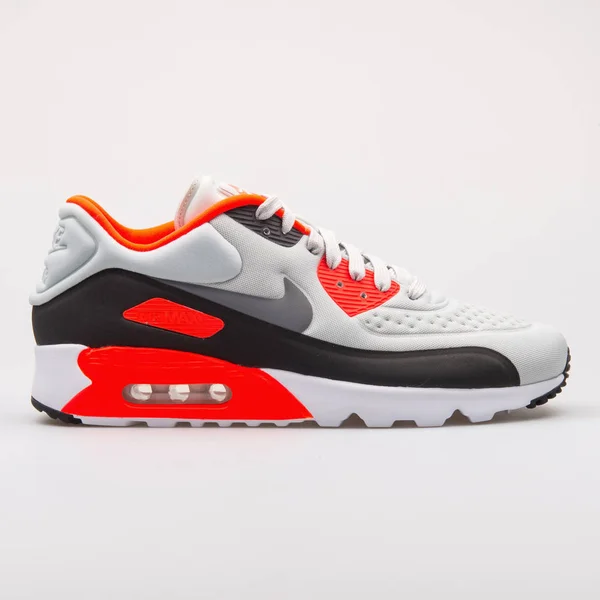 Nike Air Max 90 Ultra SE grey, black and crimson sneaker — Stock Photo, Image