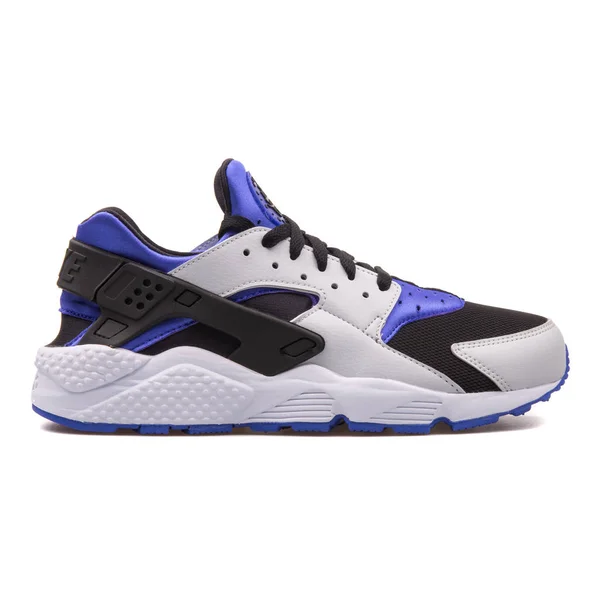 Nike Air Huarache grijs, violet en zwarte sneaker — Stockfoto