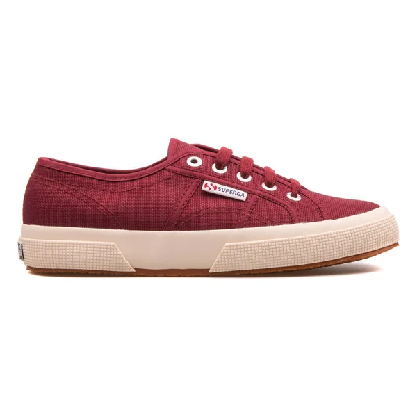 Superga Cotu clássico tênis bordeaux — Fotografia de Stock