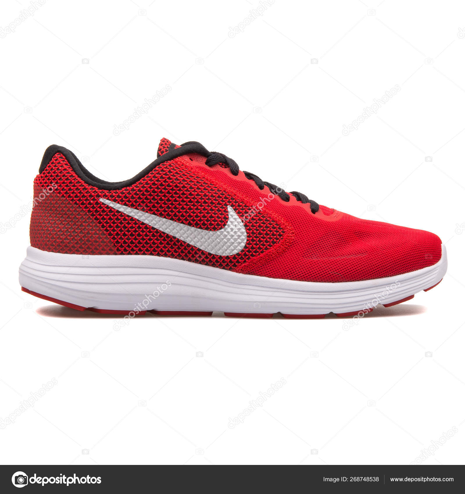 Nike revolution 3 red deals