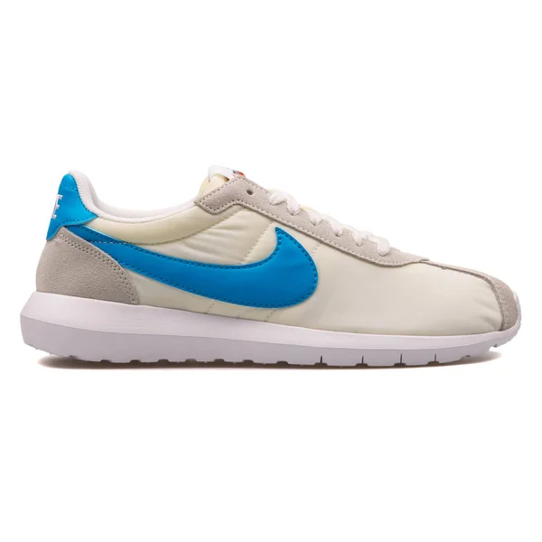 Nike Roshe LD 1000 white and blue sneaker — Stock Photo, Image