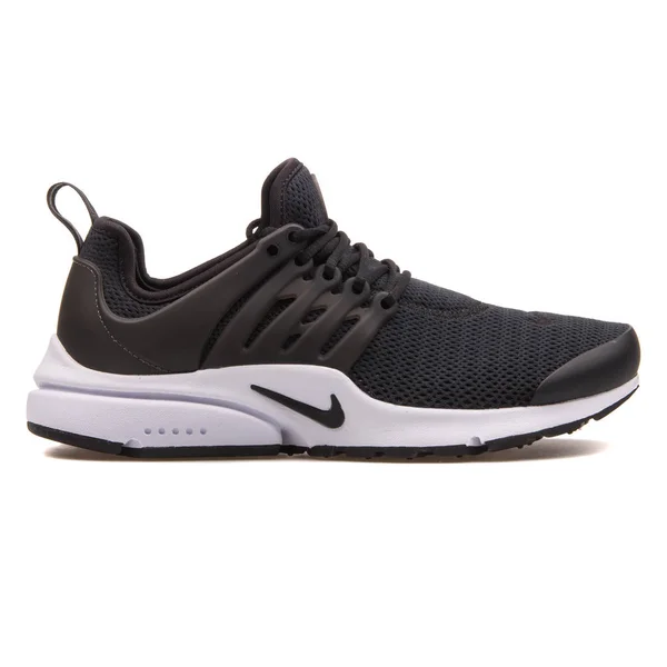 Nike Air Presto svart-hvitt joggesko – stockfoto