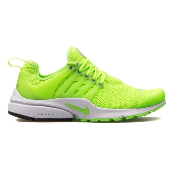 Nike Air Presto sapatilha verde elétrica — Fotografia de Stock