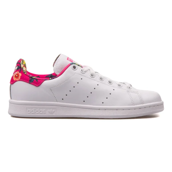 Adidas Stan Smith white and pink sneaker — Stock Photo, Image