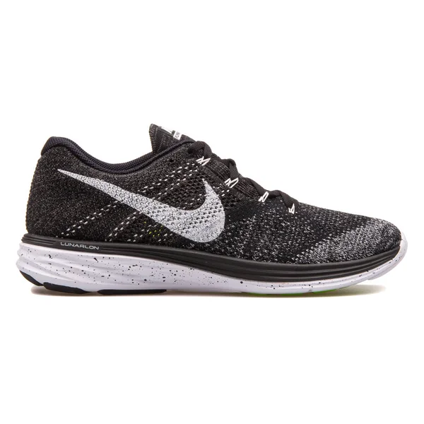 Baskets Nike Flyknit Lunar 3 noir et blanc — Photo