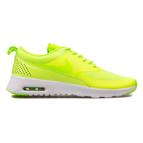 Nike Air Max Thea green sneaker — Stock Photo, Image