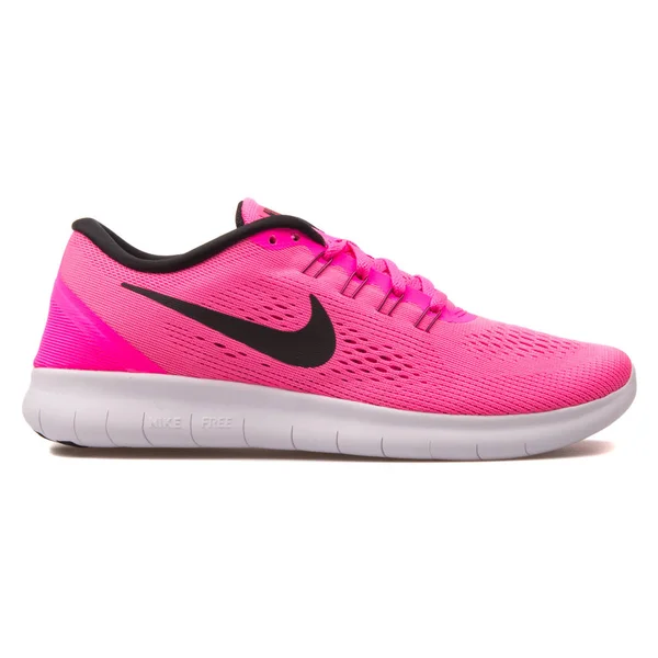 Nike szabad RN rózsaszín cipő — Stock Fotó