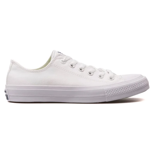 Converse Chuck Taylor 2 Ox fehér cipő — Stock Fotó