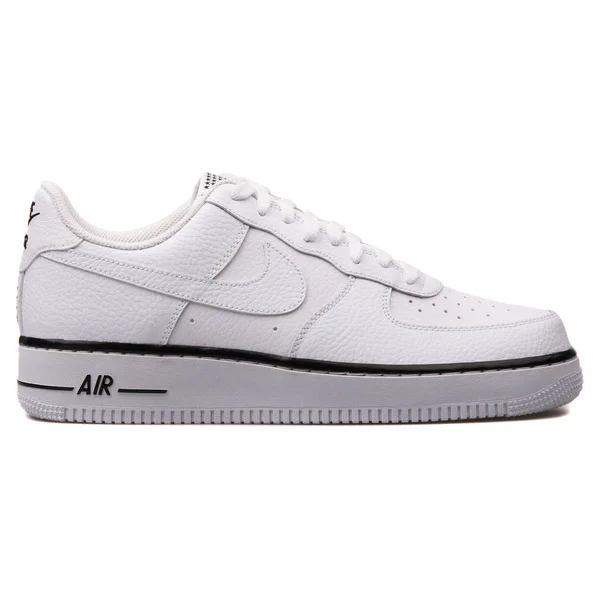 Nike air force 1 weißer Turnschuh — Stockfoto