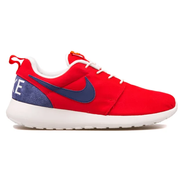 Nike Roshe One Retro red and blue sneaker — Stock Photo, Image