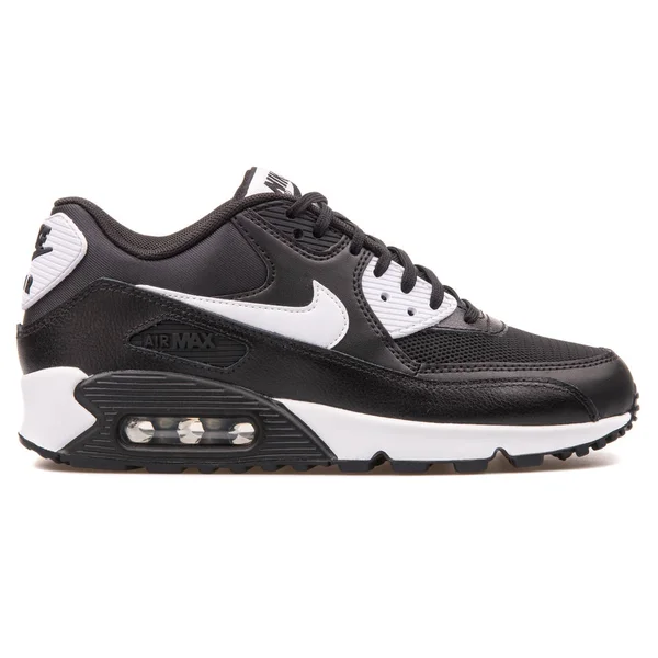 Nike Air Max 90 Essential siyah beyaz spor ayakkabı — Stok fotoğraf