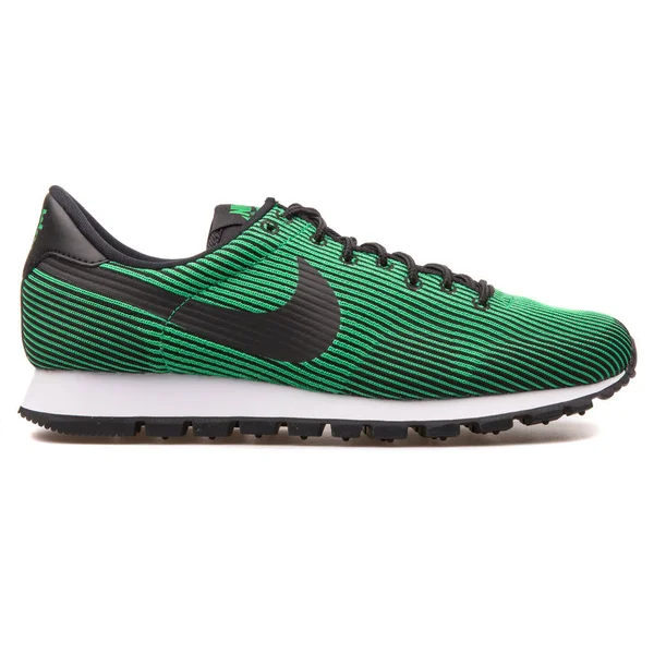 Nike Air Max Pegasus 83 kjcrd zöld és fekete cipő — Stock Fotó