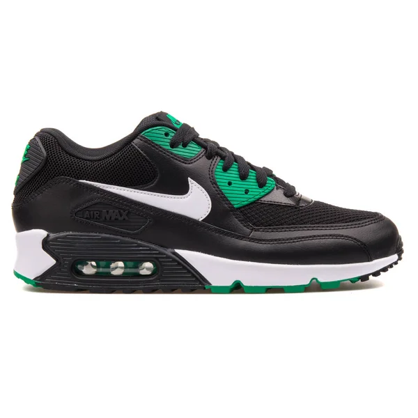 Nike Air Max 90 Essential siyah, yeşil ve beyaz spor ayakkabı — Stok fotoğraf