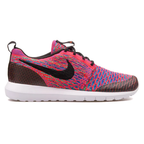 Nike Roshe NM Flyknit SE crimson, green and blue sneaker — Stock Photo, Image