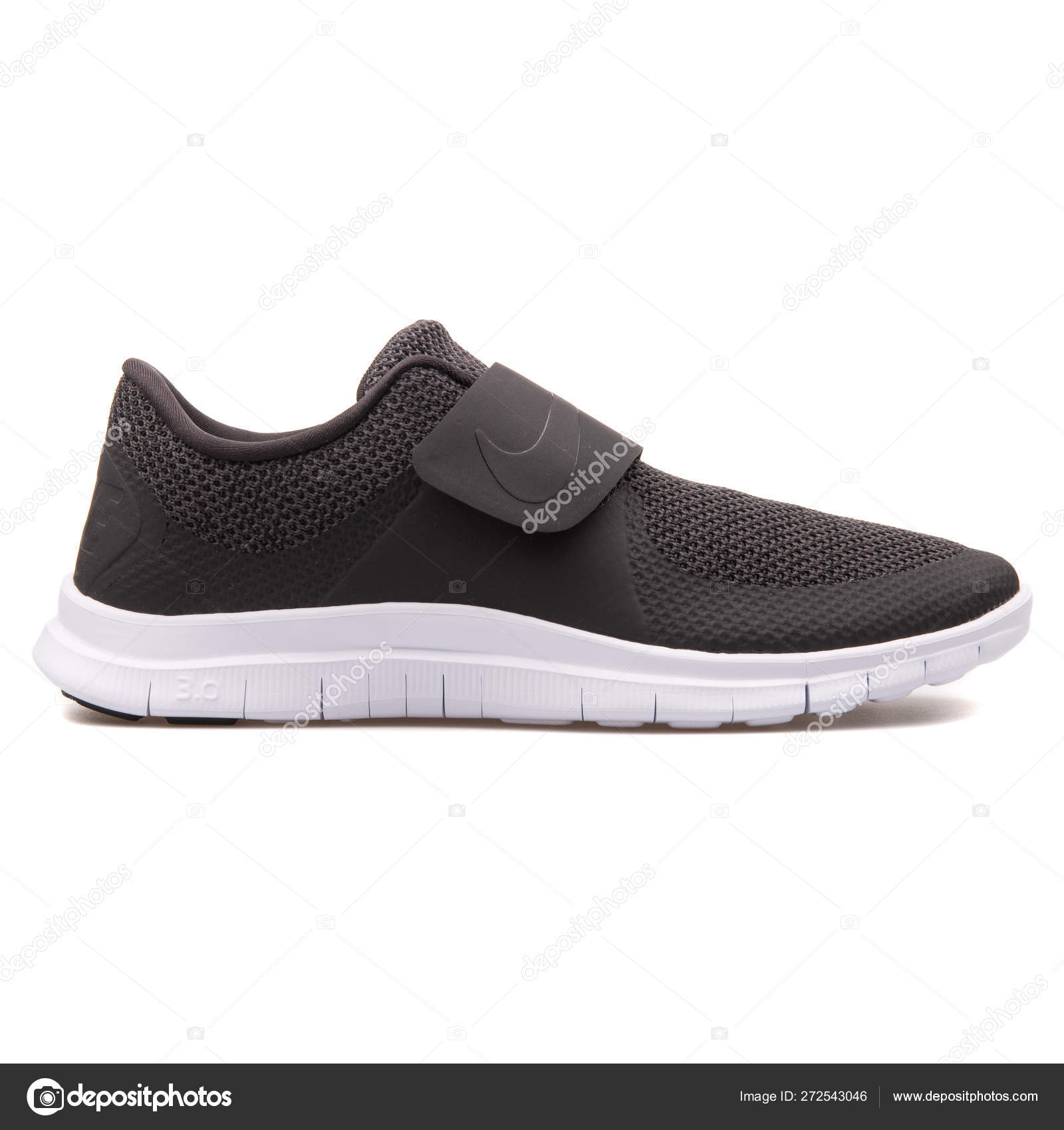 nike free socfly black