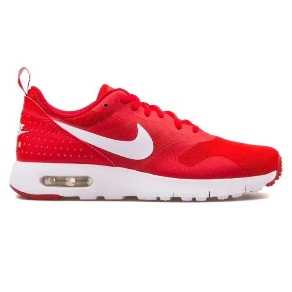 Nike Air Max Tavas red and white sneaker — Stock Photo, Image