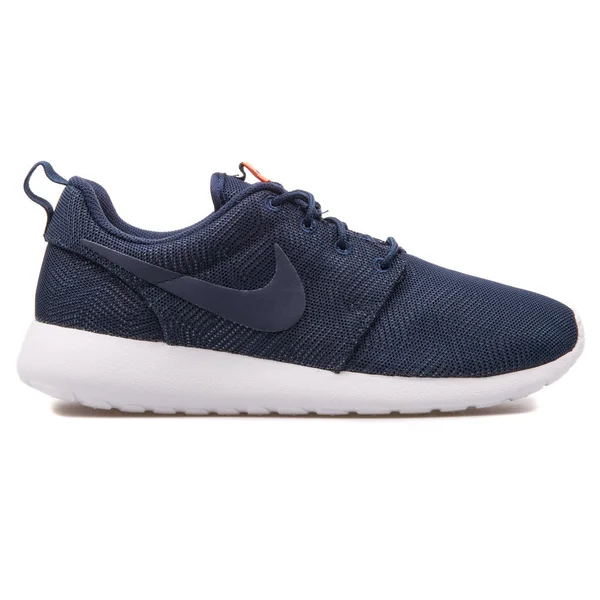 Nike Roshe One Moire Obsidian och vit sneaker — Stockfoto