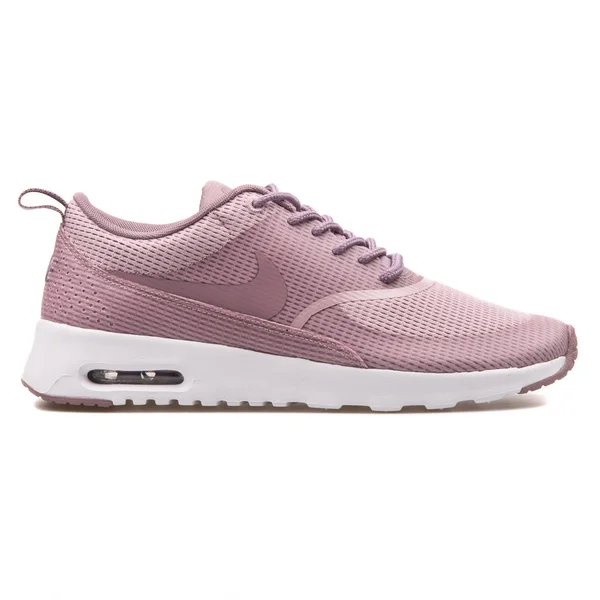 Nike Air Max Thea txt μωβ αθλητικά — Φωτογραφία Αρχείου