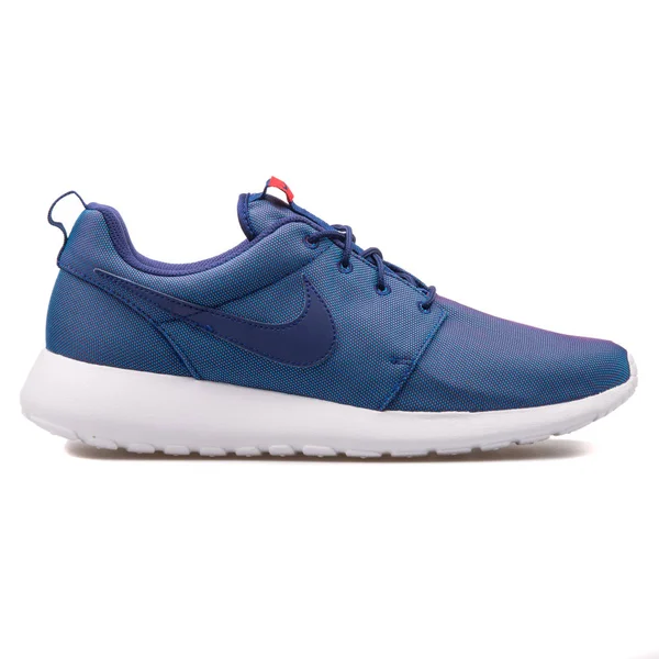 Nike Roshe One Premium niebieskie Sneaker — Zdjęcie stockowe